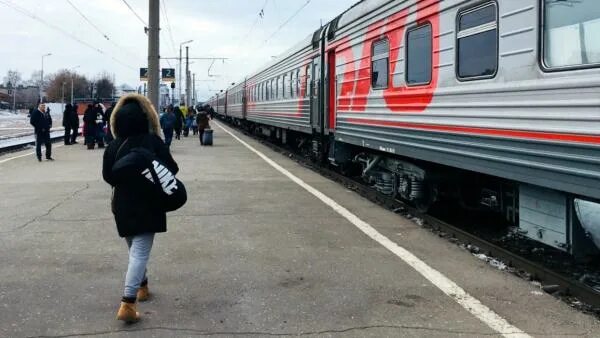 Архангельск переехал. Отток населения из Архангельской области. Поезд Поморье Москва Архангельск. Уезжают из Архангельска. Отток молодого населения Архангельск.