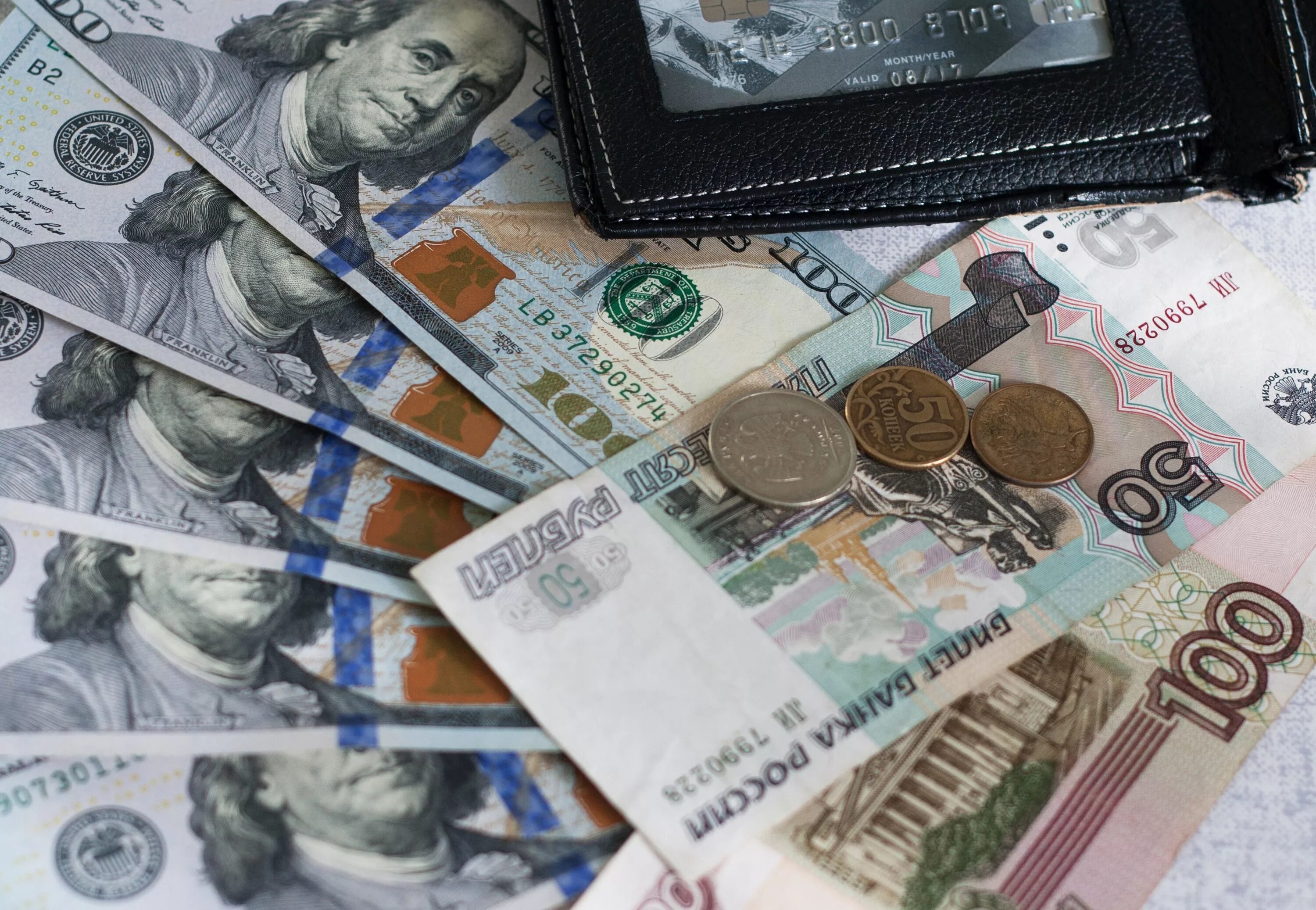 Доллар рубль com. Доллары в рубли. Дорал в рубли. Иностранная валюта. Фото доллар и рубль.