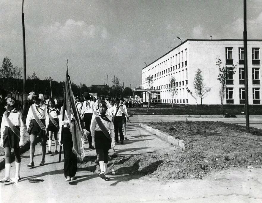 Школа 1980. Куртамышская средняя школа выпуск 1980 года. Выпускной в школе 1980. Школа 1 москва 1980. 1980 год школы.