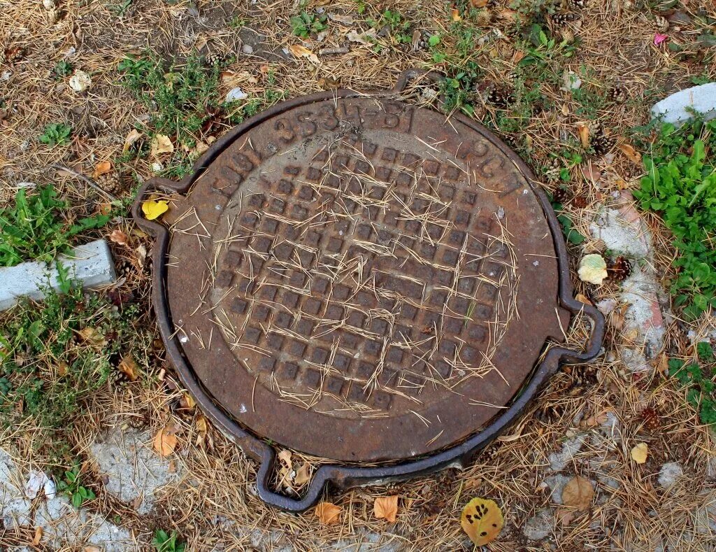 Крышка от люка канализационного. Люк на колодец 910мм. Люк канализационный 60х80. Крышка 800 ( люк полимерпесчаный политэк ø 800 п черный ). Сон люки.