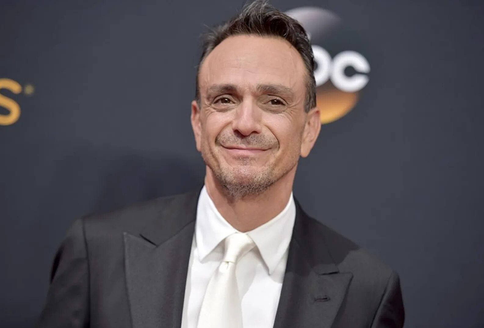 Хэнк азария гаргамель. Hank azaria в молодости. Хэнк азария комик. Хэнк азария фото. Хэнк азария фото.