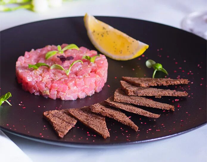 Биф тартар. Тартар из говяжьей вырезки. Тартар из сырого мяса. Тартар говядина. Тартар с трюфельным айоли.