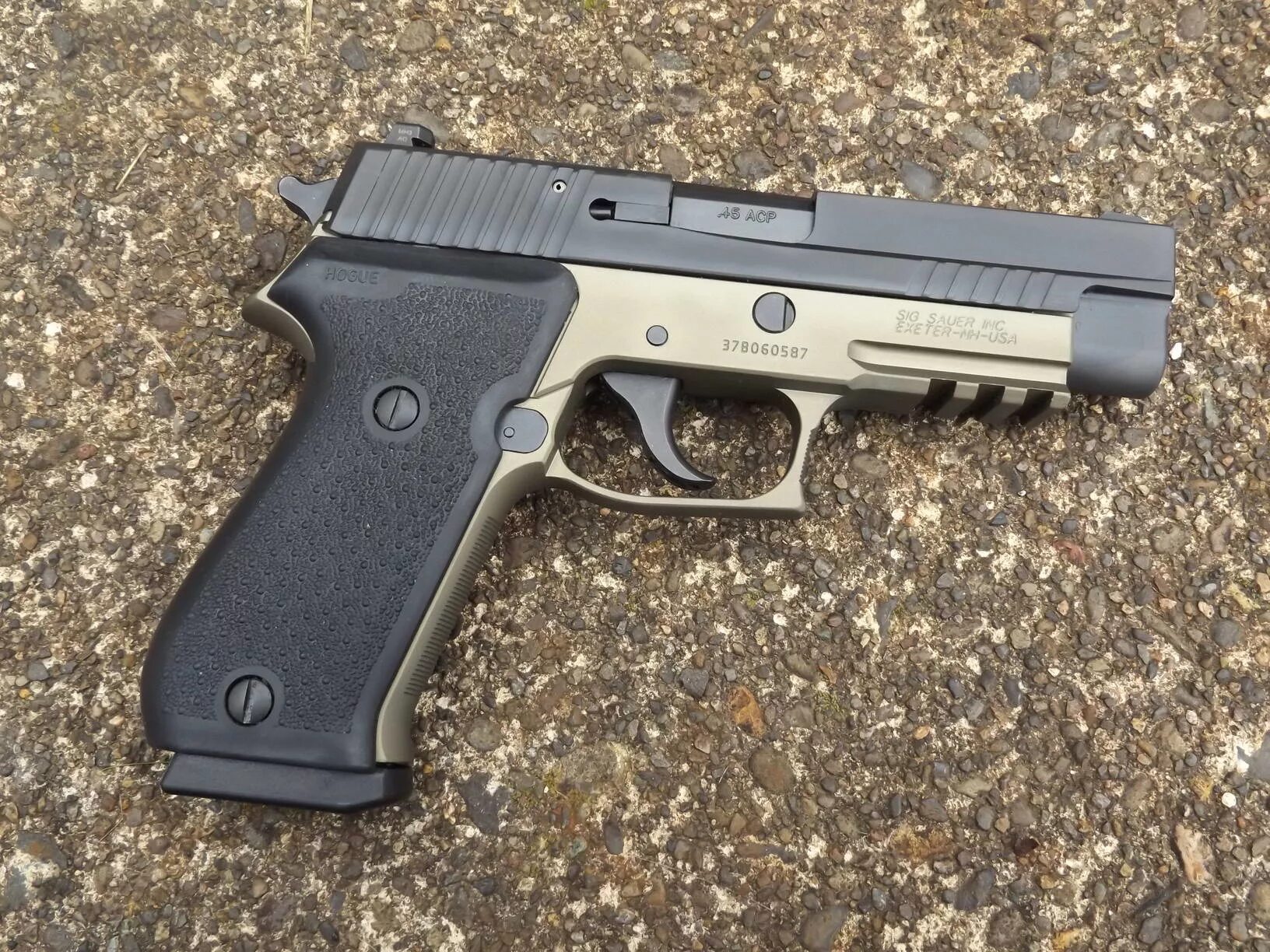 Sig sauer p220. Sig sauer p220. Зиг зауэр 220. Оружие sig sauer p220. Пистолет sig sauer p220.