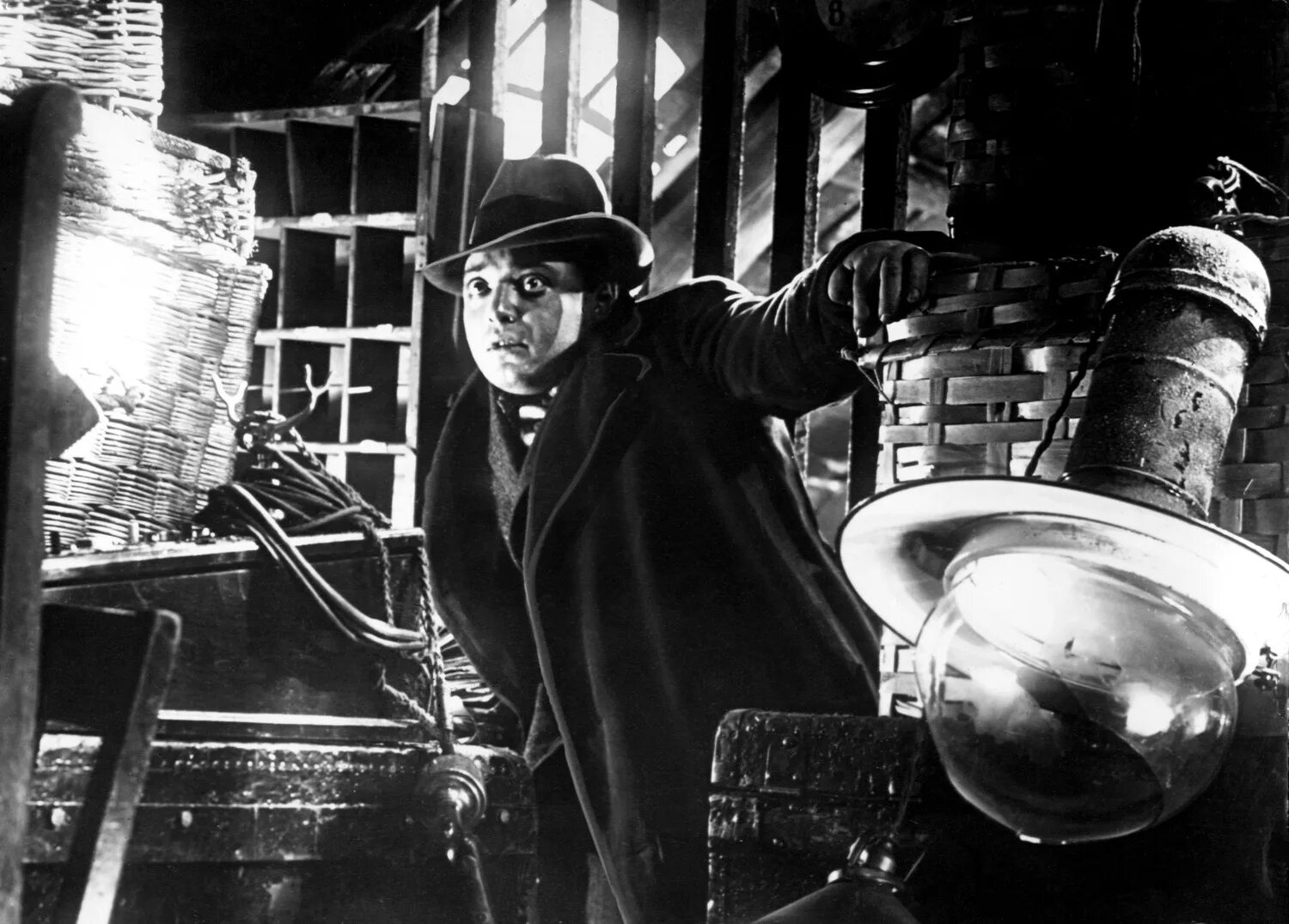 M lang. "eric m strang"+wynantskill. 1931 m - eine stadt sucht einen mörder (м убийца). M lang. М фриц ланг 1931.