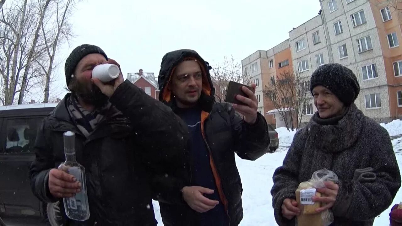 Видео бомжи русское. Один бомж и две бомжихи. Один день среди бомжей последняя.