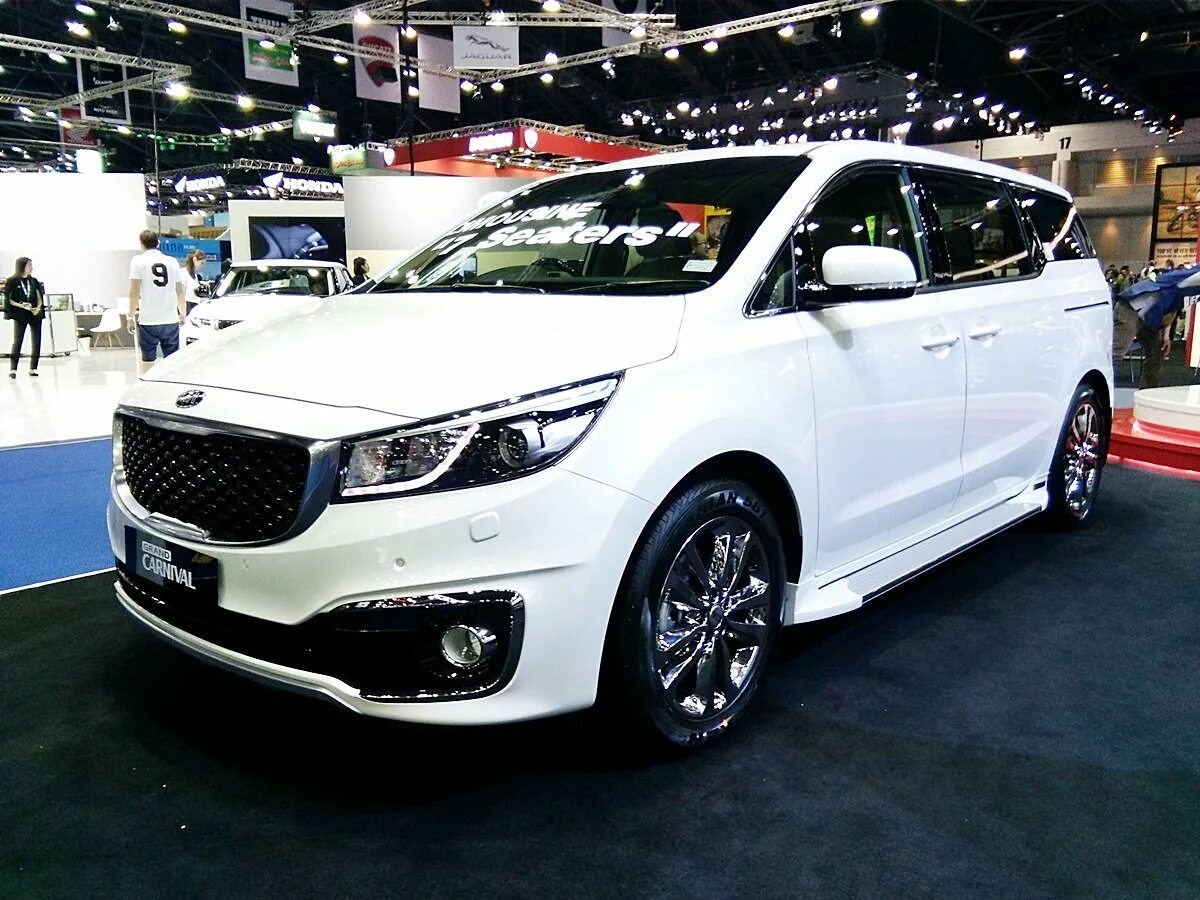 Купить новый карнивал. Kia Carnival 2018. Kia Carnival белый. Kia Carnival 2018 Tuning. Kia Carnival 2022 Tuning.