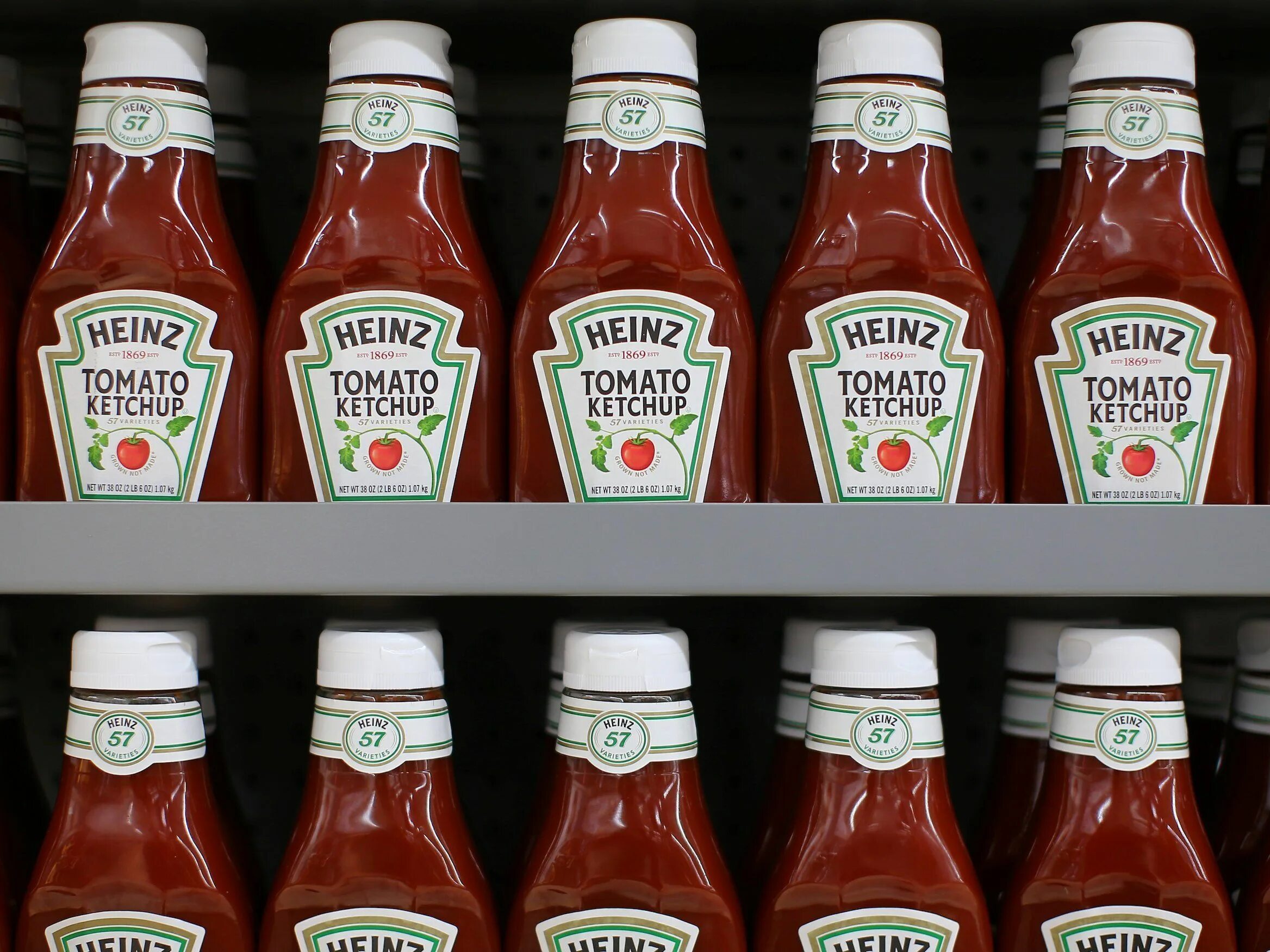 Heinz. Самые популярные соусы. кетчуп производители. кетчуп производство heinz. полка с кетчупом.