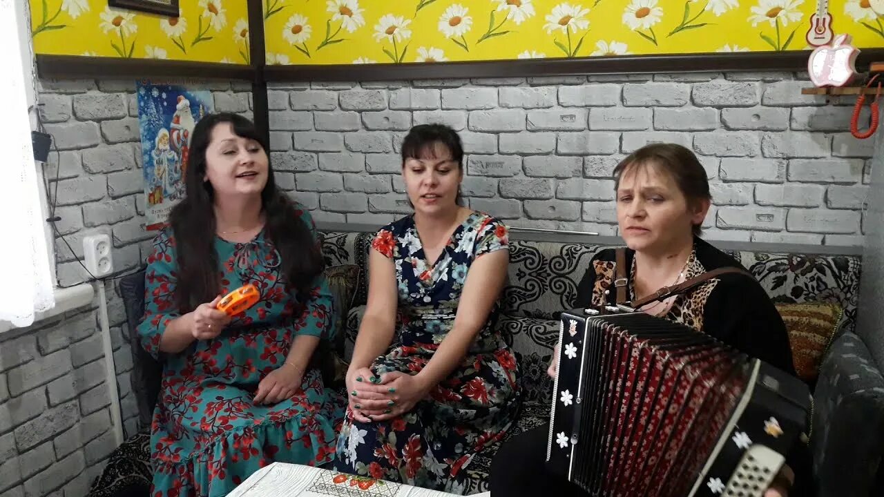 Ивушки цыганская. Ивушки цыганская. Цыгане поют в трамвае. Цыган поет под синтезатор. Ивушки цыганская.
