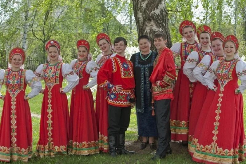 Родники руси песня. Русский народный ансамбль на природе. Фотосессия народного ансамбля. Народная культура.