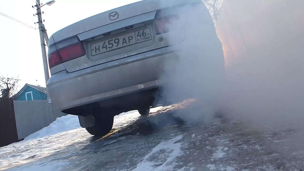 Ваз сильно дымит. Дымит на холодную. Дымит Subaru только на холодную. Дымит двигатель Мазда.