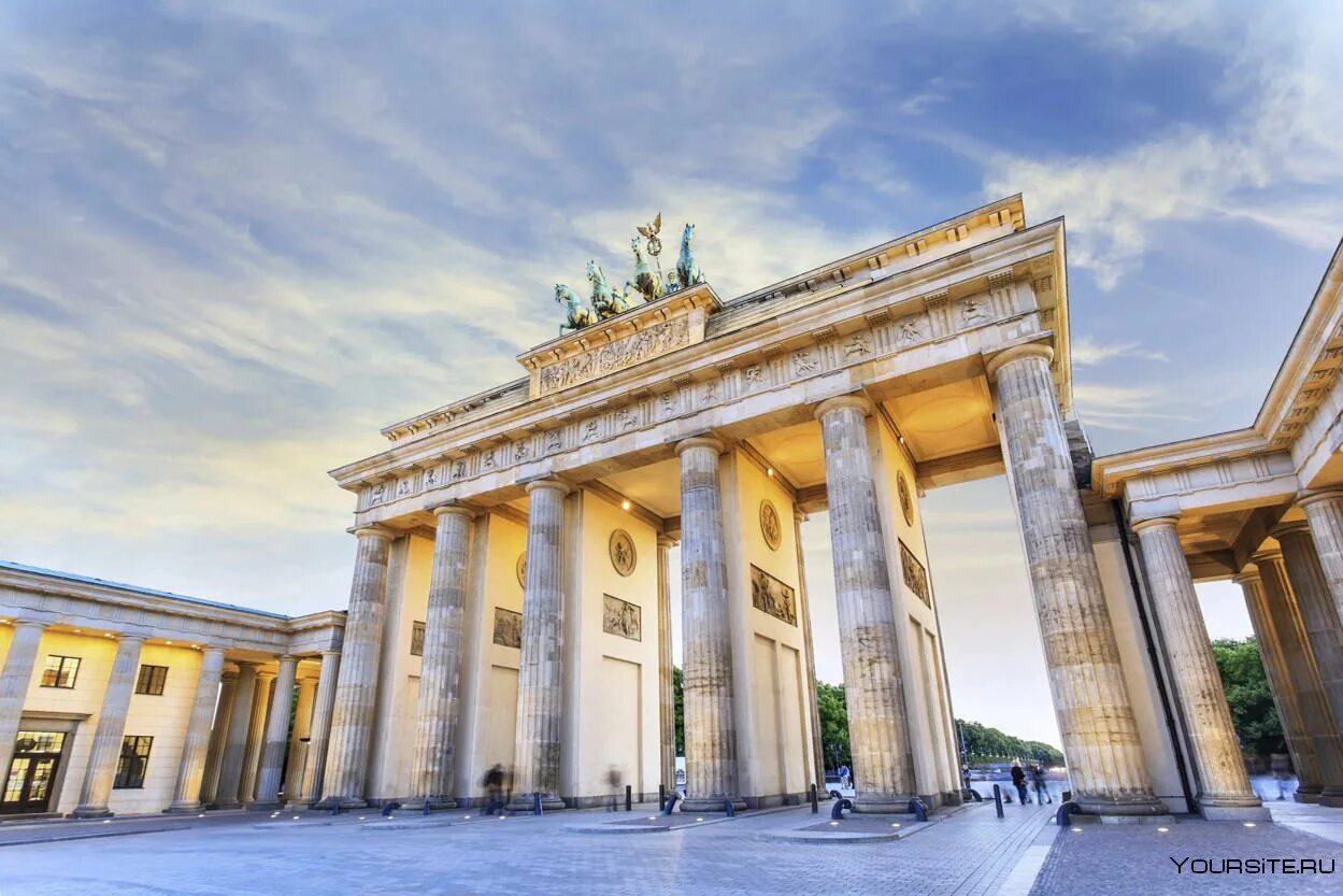 Германия основное. Берлинбрандербурские ворота. Германия Бранденбургские ворота. Бранденбургские ворота (Brandenburg Gate). Германия Берлин достопримечательности Бранденбургские ворота.