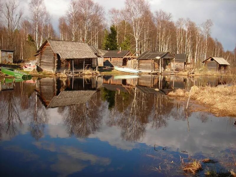 Погода озера воже. Поселок Седьвож Коми Республика. Дом на озере Воже. Лапковая вож. Озеро Воже Вологодская область рыбалка.