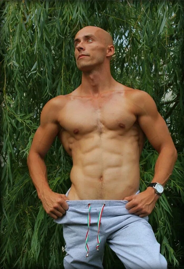 Джонни синс, стив вульф. Jony лысый. Джонни синс из бразерс. Джонни актер лысый. Джон синс.