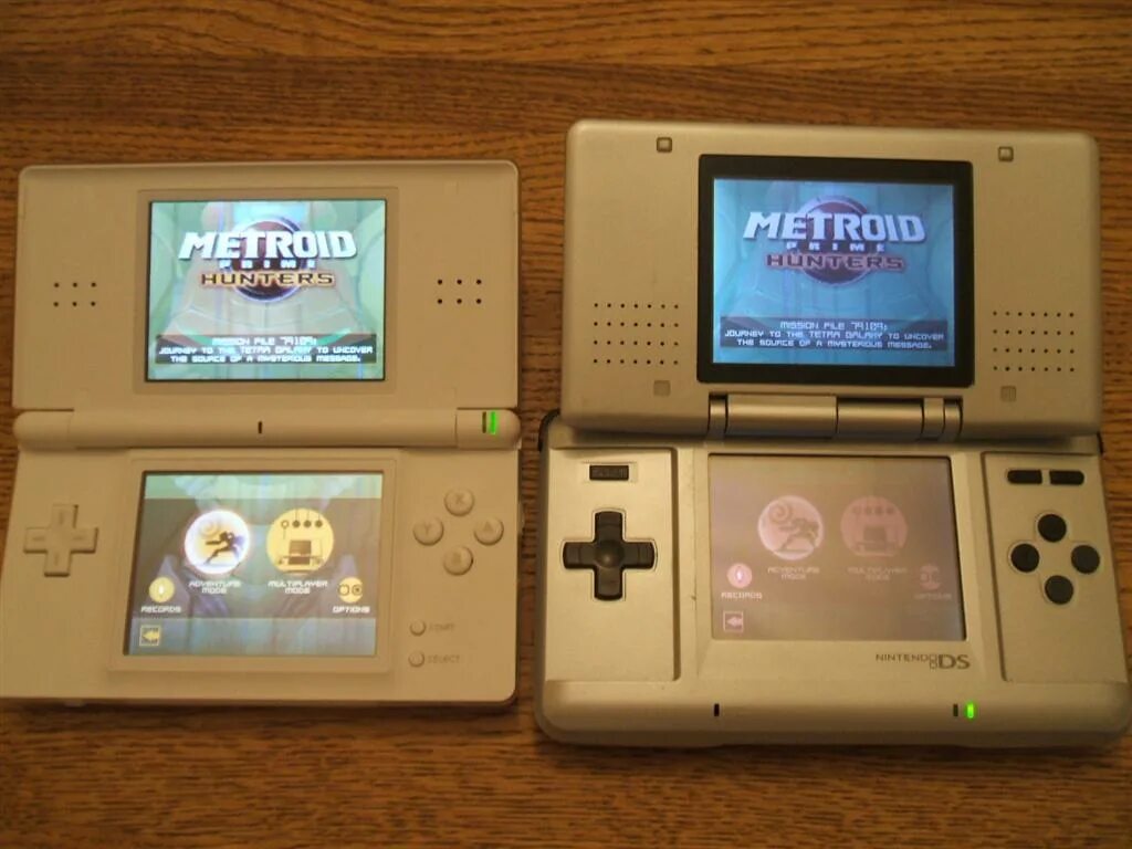 Nintendo ds обзоры. Nintendo DS Lite. Нинтендо 3дс Лайт. Nintendo DS Lite vs DSI. Экран Nintendo DS Lite.