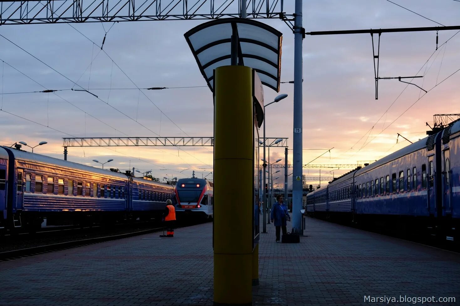 Минск-пассажирский. Минск пассажирский вокзал. Пути Минск пассажирский. Поезд пассажирский Витебск Минск.