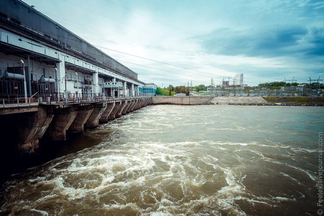 Обь водохранилище. Обская ГЭС Новосибирск. Плотина Новосибирской ГЭС. Плотина Новосибирской ГЭС дамба. Дамба Обского водохранилища.