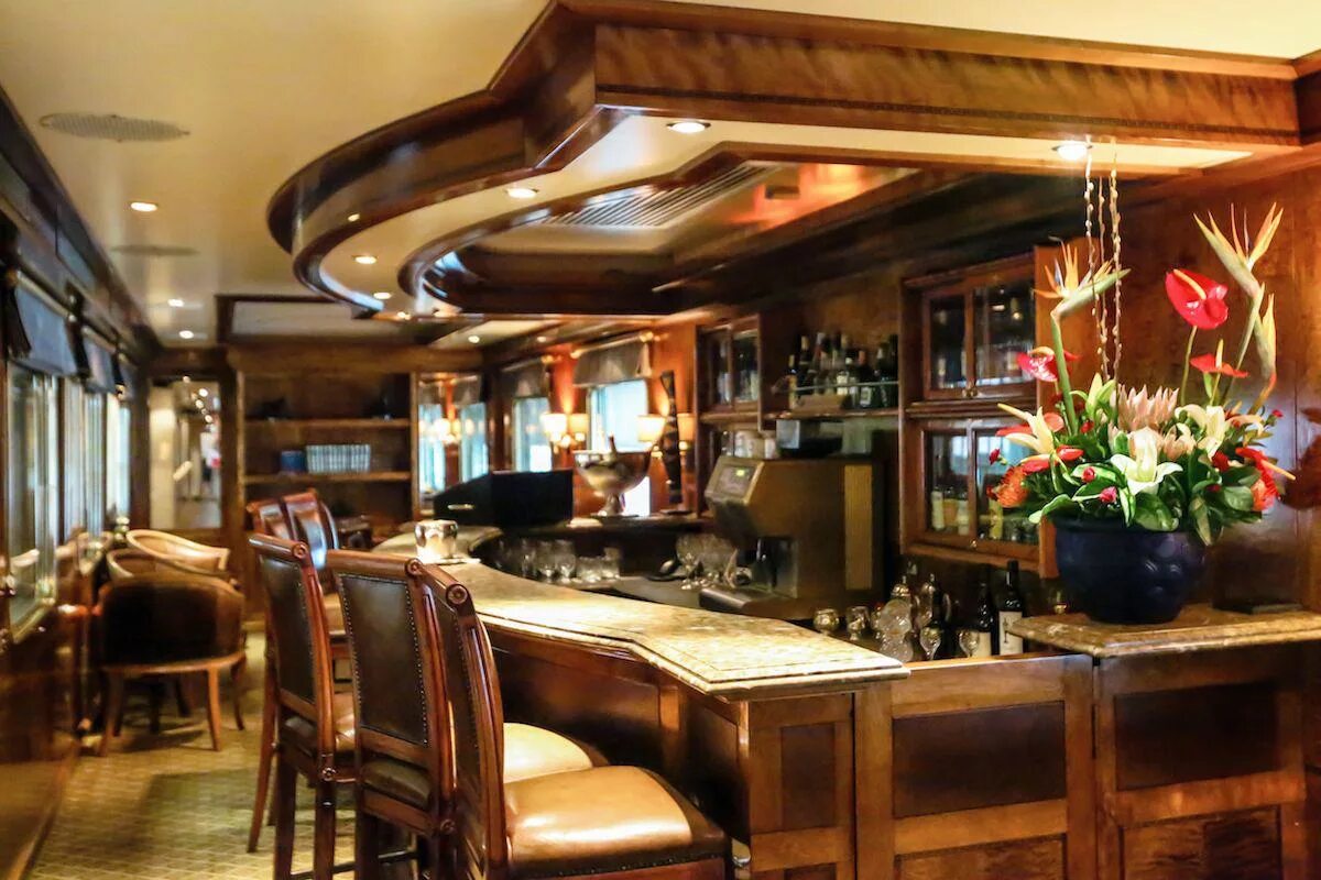 Голубой экспресс юар. Интерьер поезда. Blue train. The blue train поезд. Поезд «blue train» («голубой поезд»).