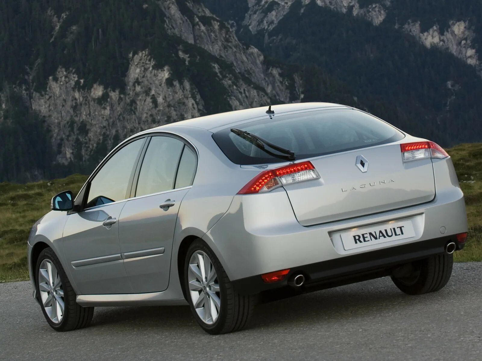 Рено лагуна 2007. Рено лагуна 2008. рено лагуна 3 седан. рено лагуна седан 2008. renault laguna 3 2007-2010.