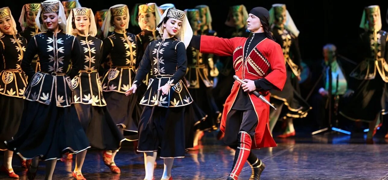Кабардинский народный массовый танец