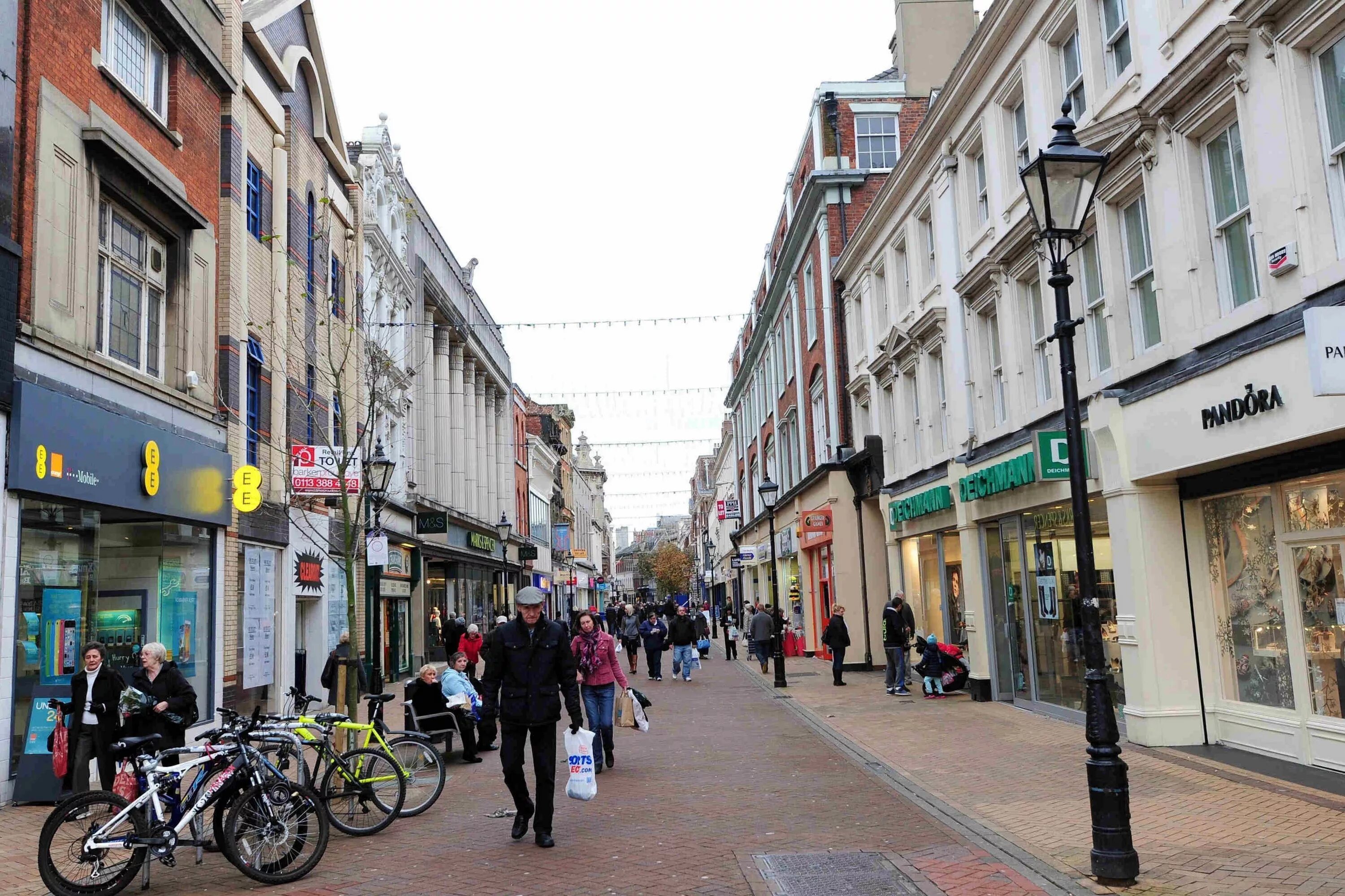 Нью-йорк сити манхэттен улицы. Луишем (боро лондона). Mulberry street new york. Разрисованные стены на улице. Великобритания оксфорд стрит.