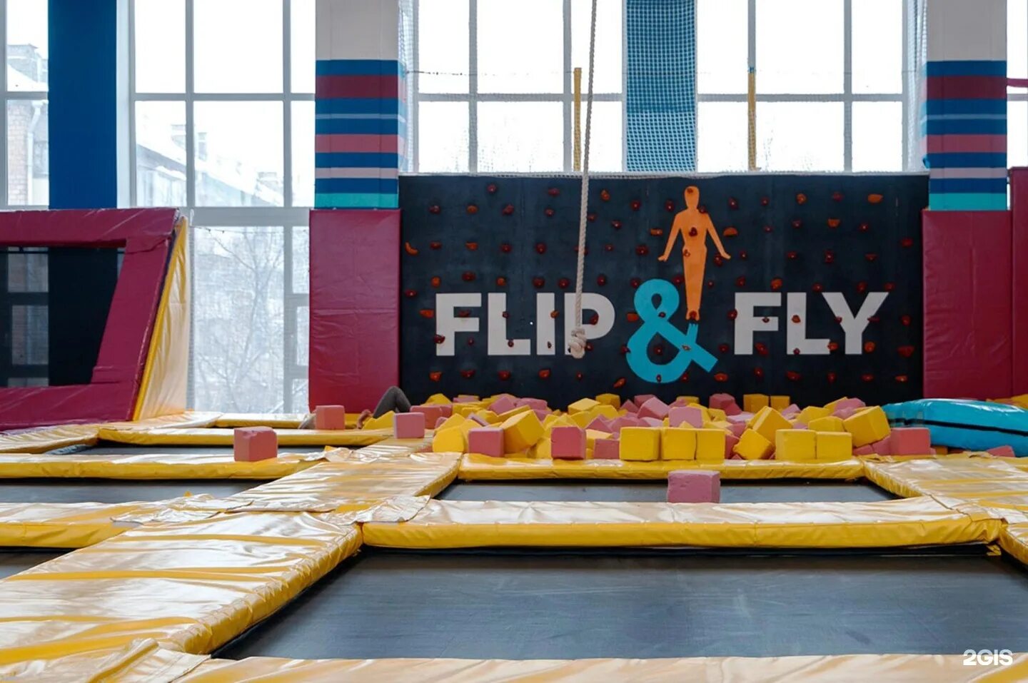 Батутный парк flipfly, Москва. Батутный центр Семеновская. Flip Fly батутный центр. Батутный центр на Семеновской Flip Fly.