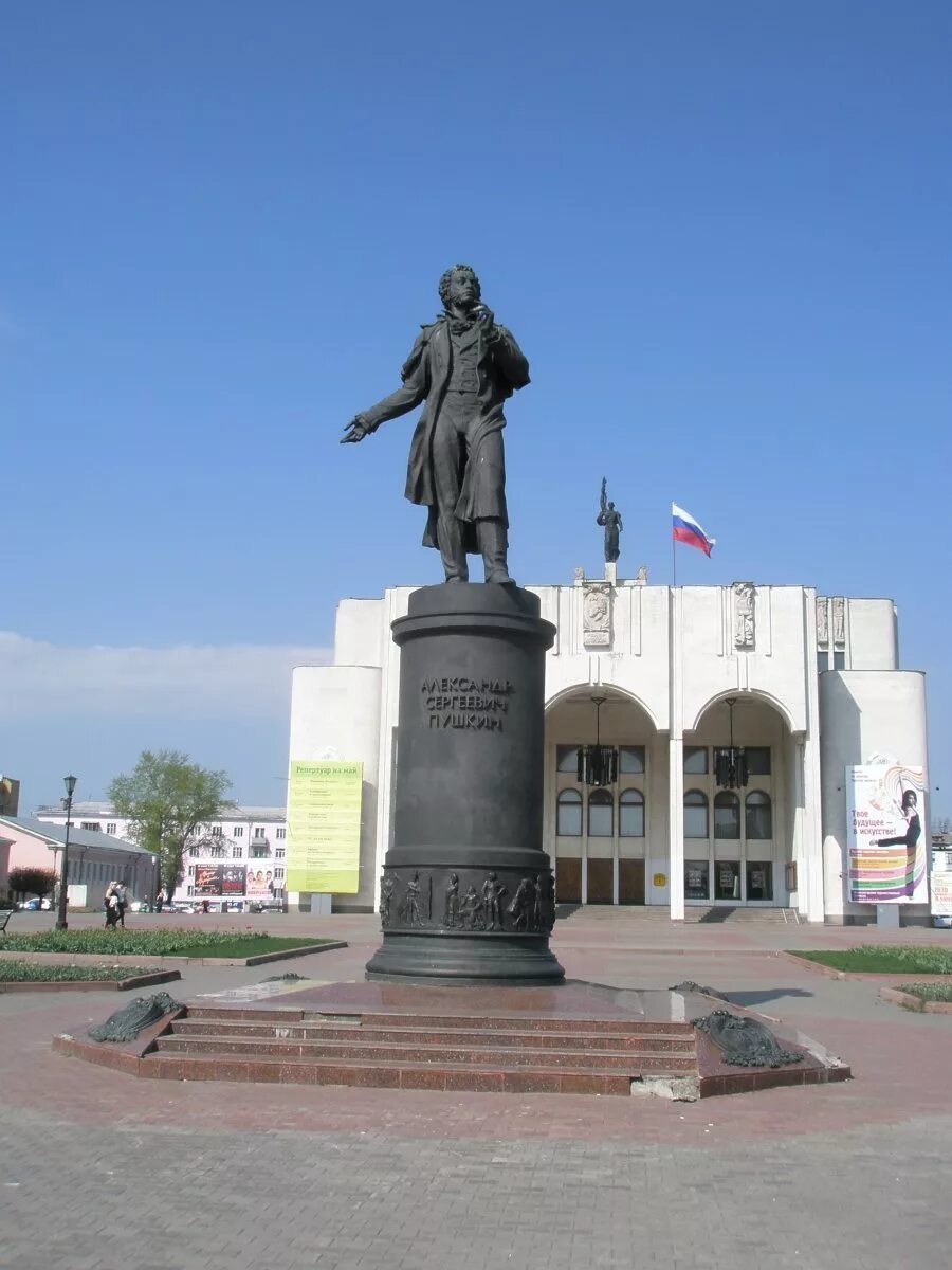 Курск kursk. Курск памятник в центре. Памятники культуры города Курска. Исторические памятники Курска. Памятни в Курске.