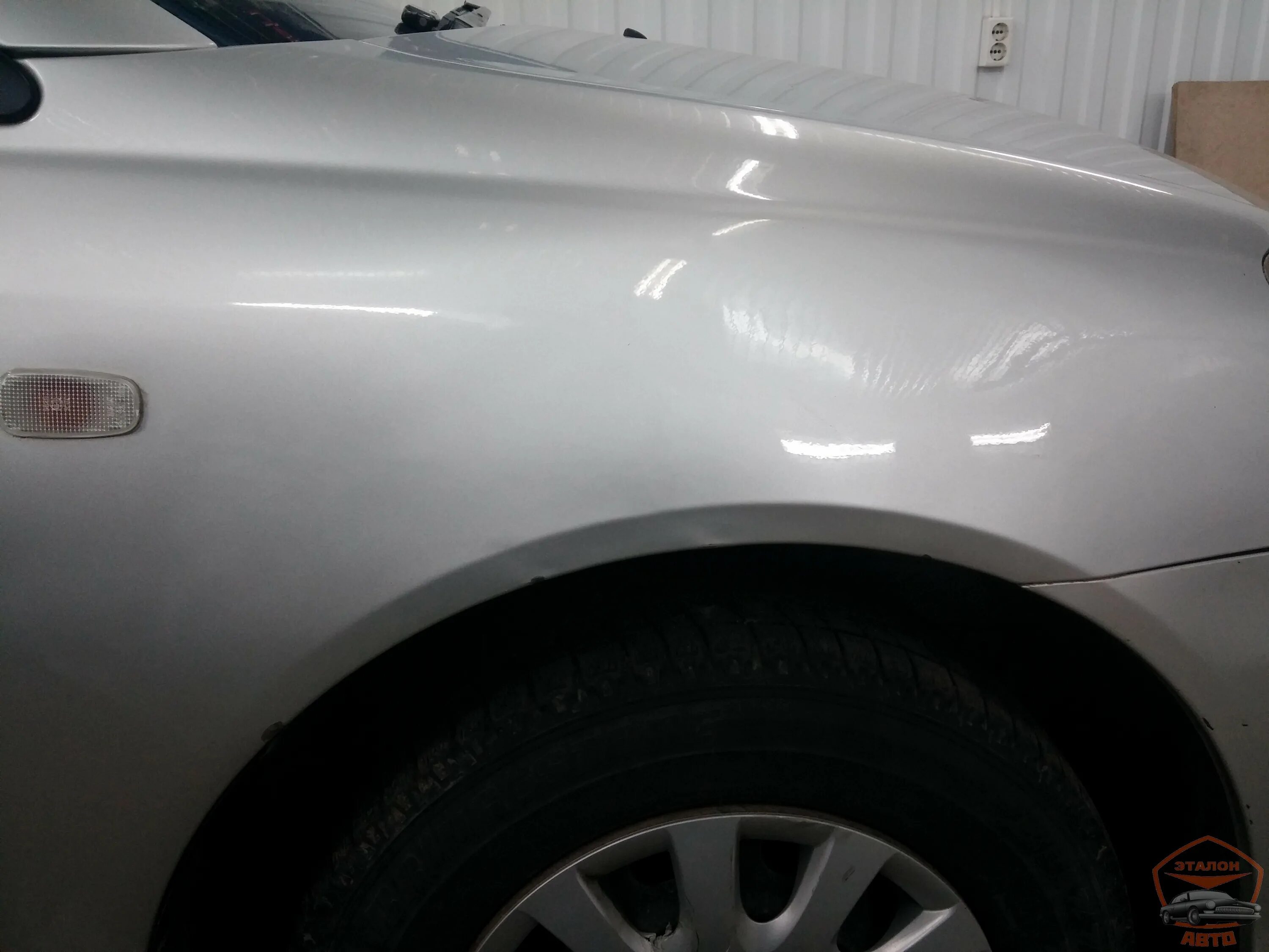 выправление вмятины на крыле. выпрямление вмятин на заднем крыле bmw e53. вмятины на деталях кузова автомобиля. рено логан 2 вмятина на крыле переднем крыле. вмятина на машине крыло.