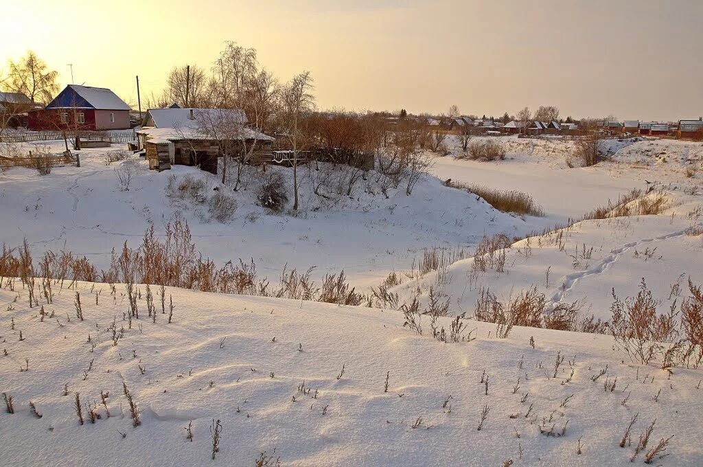 Деревня нижняя. Бобровка зимняя деревня в Омской области. Омск Калачинск деревня. Омь зимой. Калачинск зима.