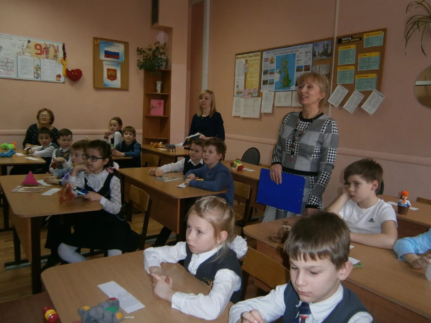 Лицей номер 5 волгоград. Лицей мгимо логотип. Физмат лицей 5 долгопрудный. Лицей 5 зарайск учителя. Фото учителей лицей 5.