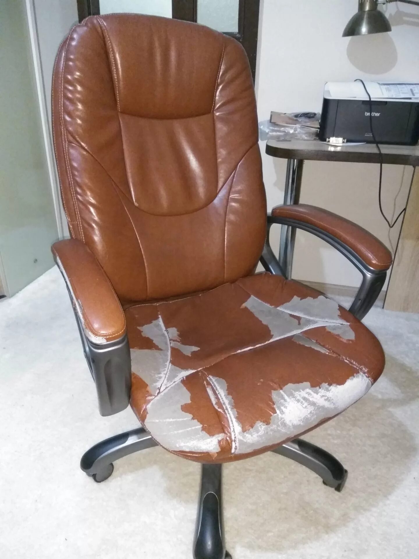 Кресло Chairman 668. Компьютерное кресло Черман. Офисное кресло Шарман кожаное. Chairman 668 коричневое.