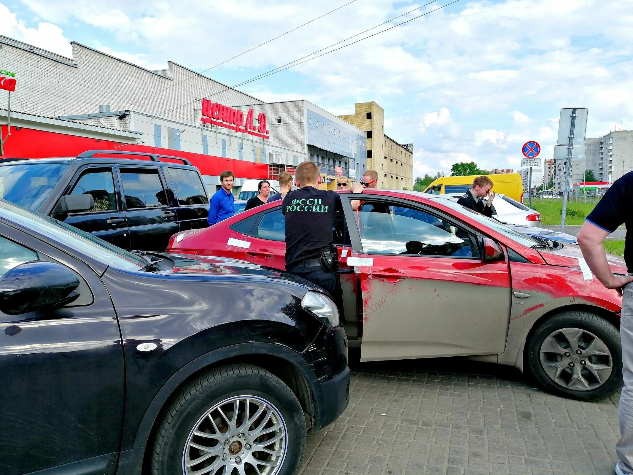 Разбитое забрало. Перекрыли авто. Арестованных автомобилей с пробегом