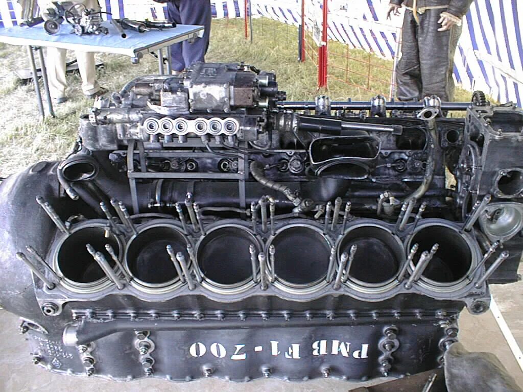 Мотор v12. V12 от w12. Дуплекс v12 мотор. Двигатель 12vd.