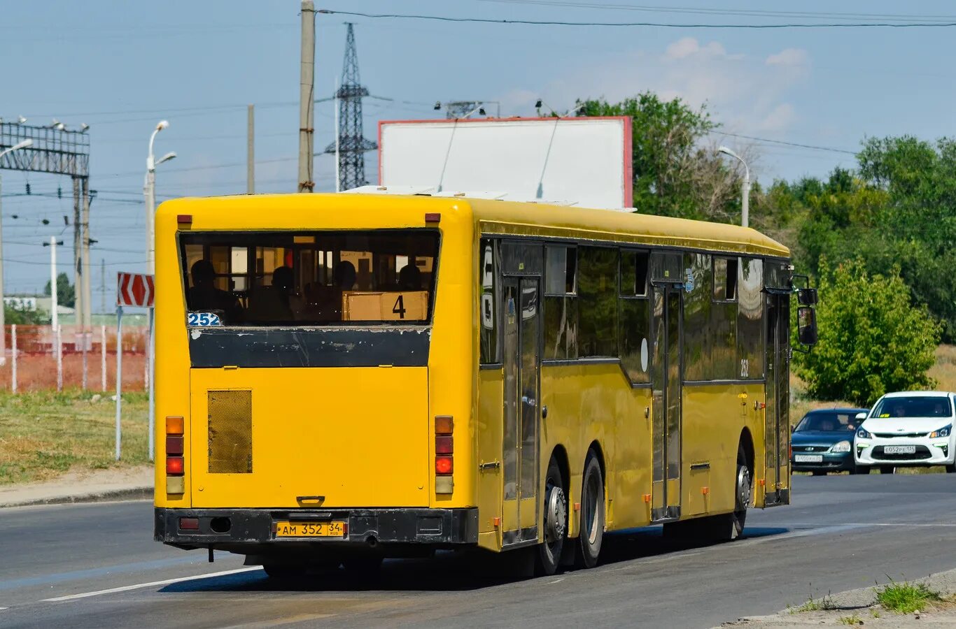 Автобус 252 маршрут остановки. Волжанин-6270 автобус. Волжанин 6270 2022. АО 152 34 Волжанин. Желтый автобус Волжанин.