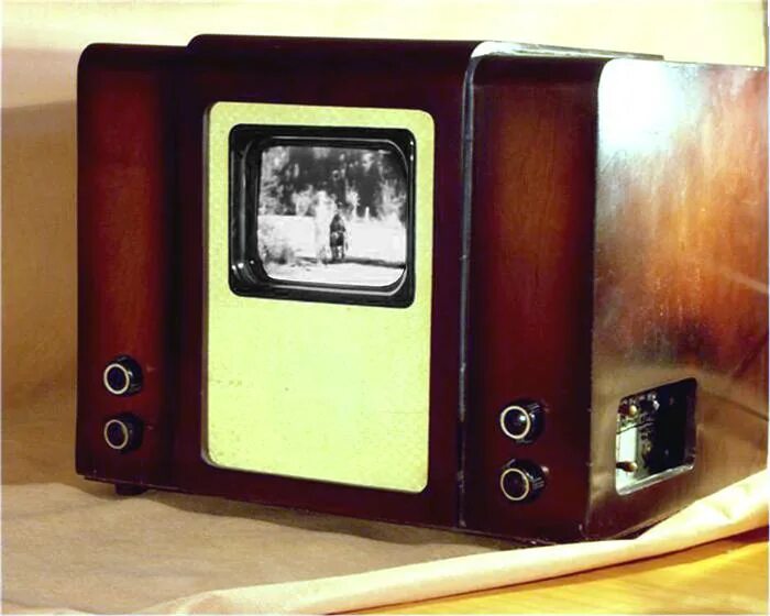 1 телевизор в мире. Octagon телевизор 1928. Телевизор 1928 Baird model c. Телевизор Макса Дикманна. Octagon первый телевизор 1928.