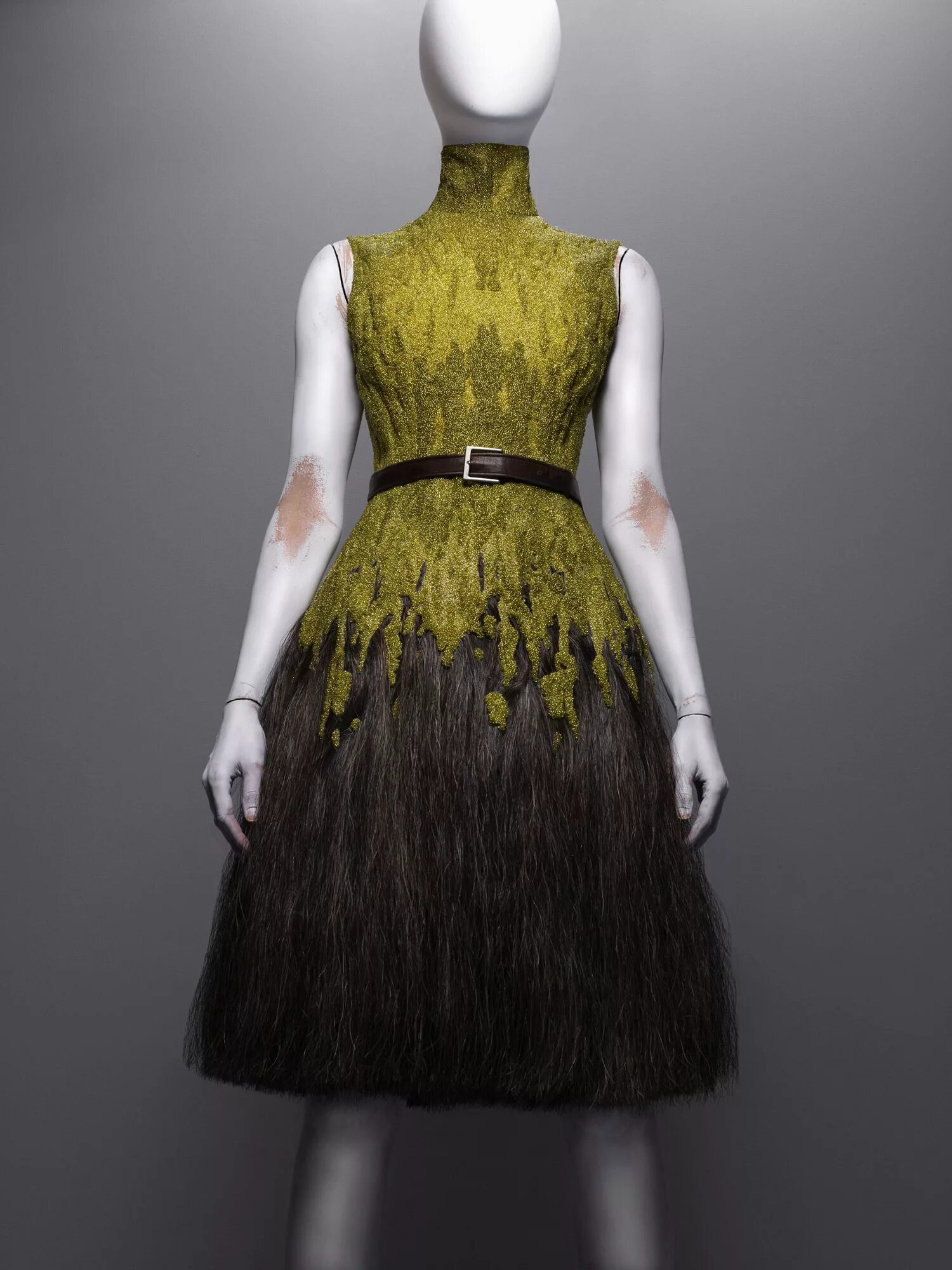 Платье mcqueen. Платье mcqueen. Платье маккуин с цветами. Alexander mcqueen платье шифон. Платье mcqueen.