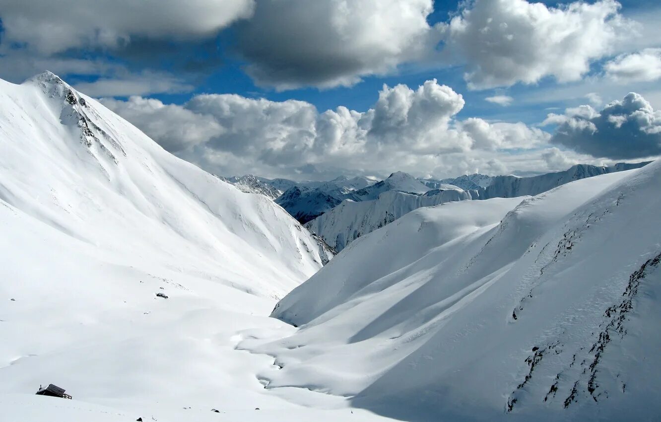снежная долина. снеговой долины. село и снежная гора. снег долина. снежная долина камчатка.