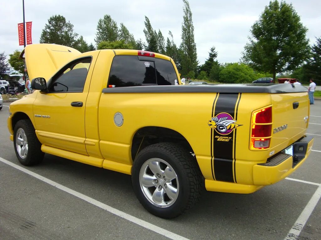 Желтый пикап. Dodge Ram 1500 Rumble Bee. Dodge Ram 1500 желтый. Dodge Ram 1500 Bumblebee. Dodge Ram Pickup 1500.
