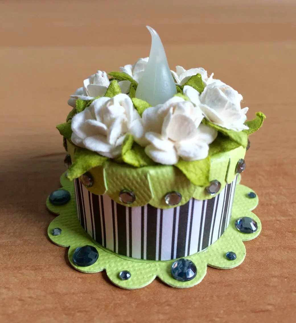 Торт из подручных материалов своими руками. Поделка торт из бросового материала. Украшение торта из подручных средств в домашних условиях. Поделка торт своими руками для детского сада. Торт из подручных материалов своими руками.