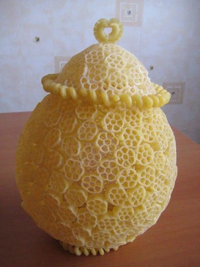 Яйцо из макаронных изделий. Изделия из макаронных изделий. поделки из макарон. поделки из макарон своими руками.
