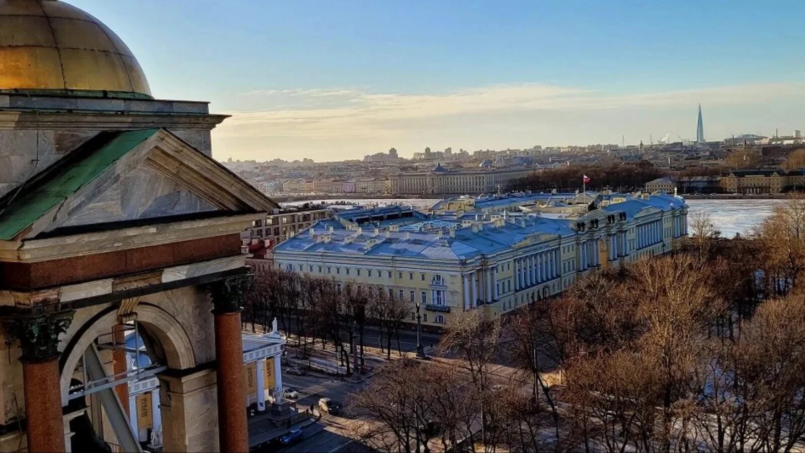 Стоит переезжать питер. Архитектура Санкт-Петербурга. Архитектура Питера. Сады в Питере в здании. Питер реальность.