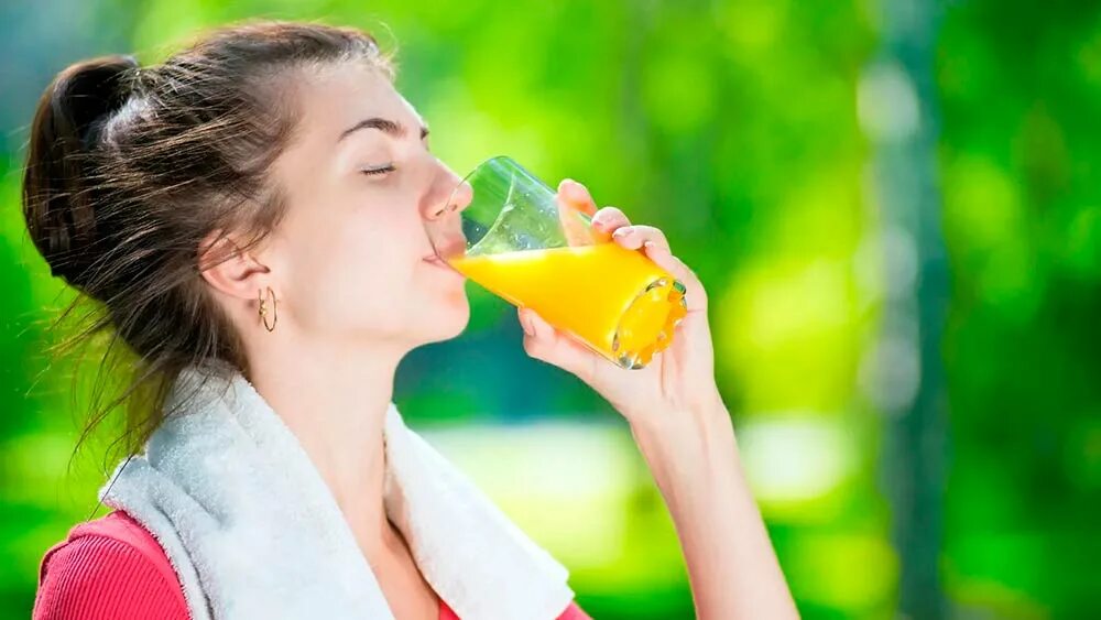 Нельзя пить газировку. Таблетки нельзя запивать соком. Напитки чай газировка. Запрещенные таблетки. Запивать соком.