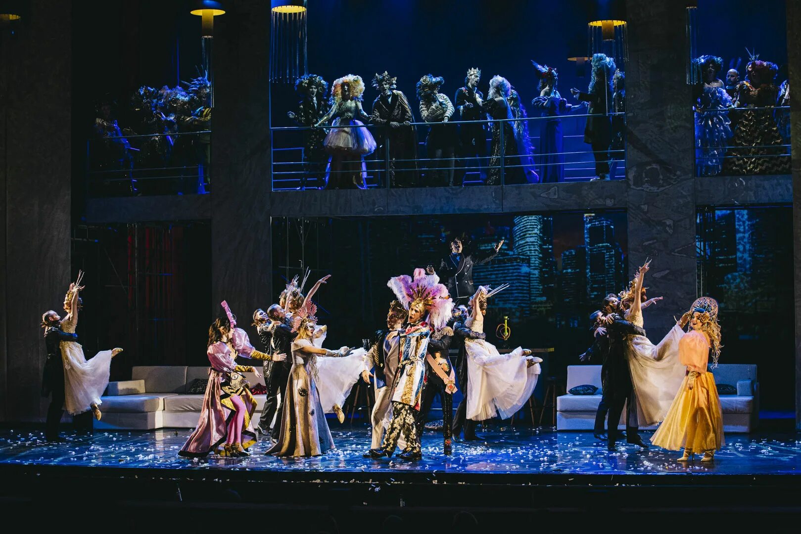 Летучая мышь оперетта. Летучая мышь оперетта оренбург. Летучая мышь театр петербургская оперетта. Плакаты оперетты штрауса летучая мышь. Летучая мышь мьюзик мьюзик холл.