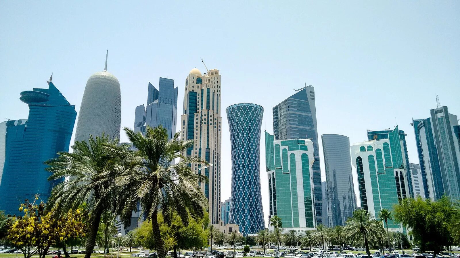 Очень богатые страны. Доха Катар. Доха Корниш Катар. Доха столица. Государство Катар г Доха.