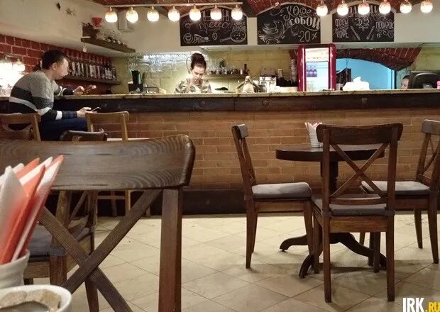 Карла маркса 37 иркутск. Кафе белая ворона адрес. Кафе белая ворона ачинск. Белая ворона кафе. Кафе белая ворона феодосия.