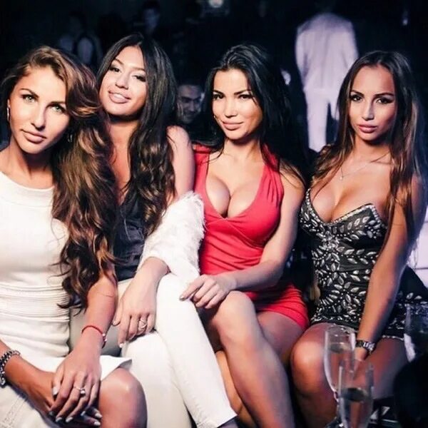 Высокооплачиваемая работа онлайн для девушек. Требуются девушки. Девушка на работе. Красивая девушка на высокооплачиваемую работу. Приглашаются девушки на высокооплачиваемую работу.