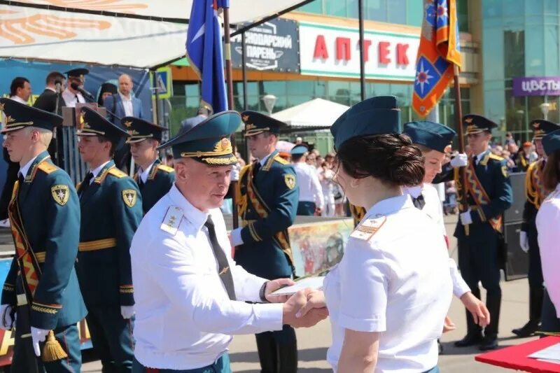Выпуск 53 ек сву. Ипса гпс мчс россии. Выпуск 52. Академия мчс спб выпуск. Ивановская пожарно-спасательная академия гпс мчс россии.