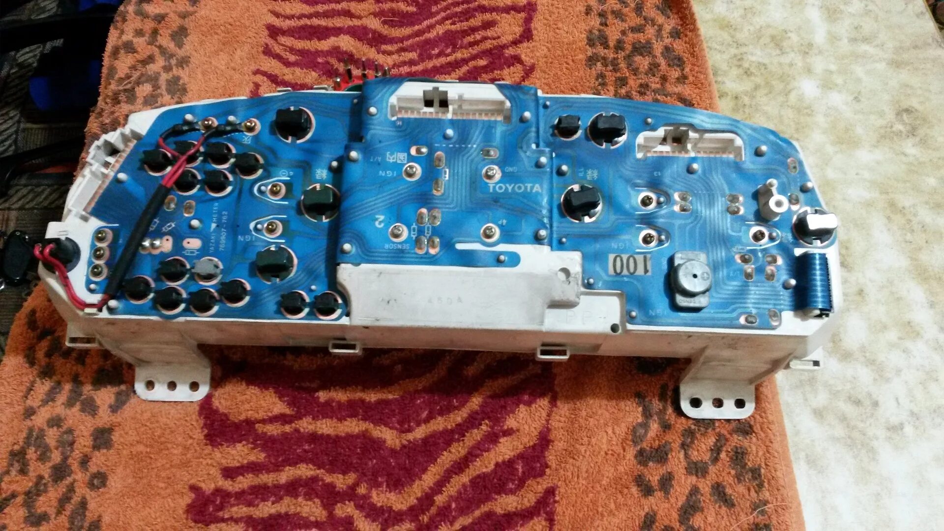 Тахометр тойота корона 190. Плата тахометра тойота 4runner. Toyota corona 93 датчик тахометр. Не работает тахометр корона. Тахометр тойота корона 190.