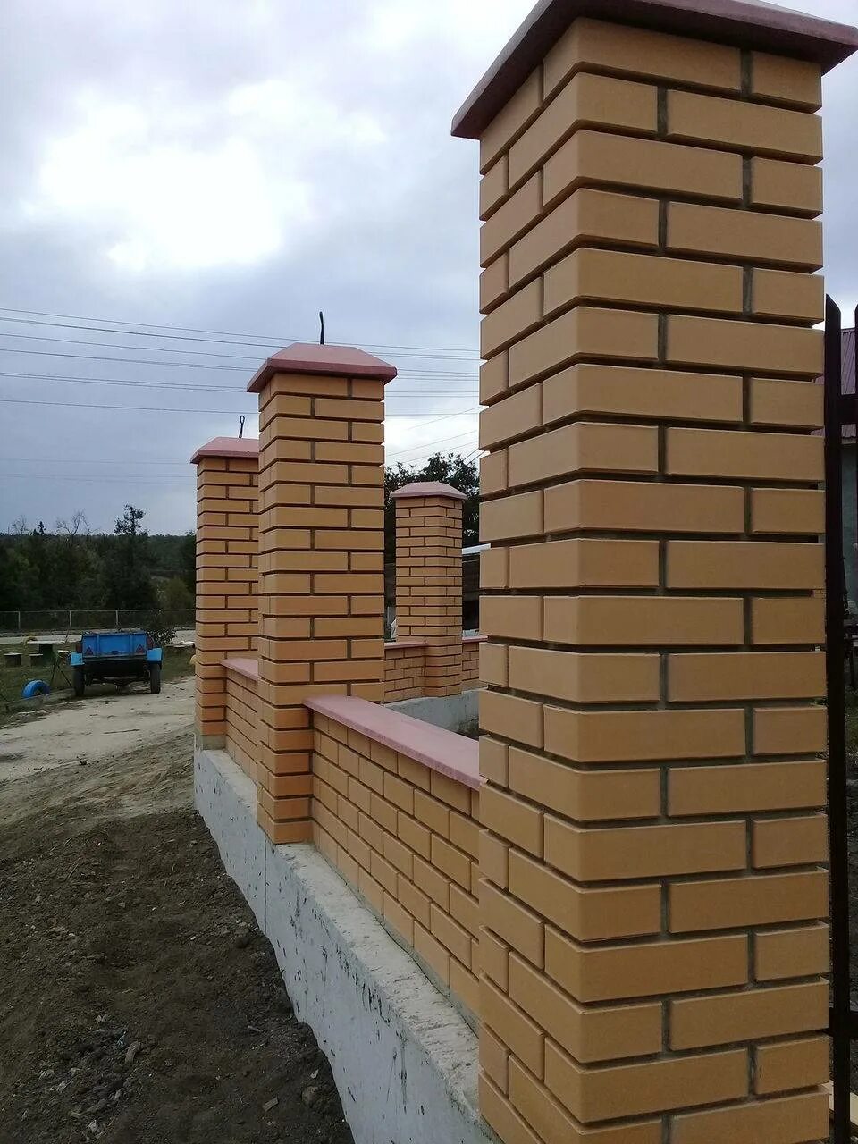 Облицовка столбов кирпичом