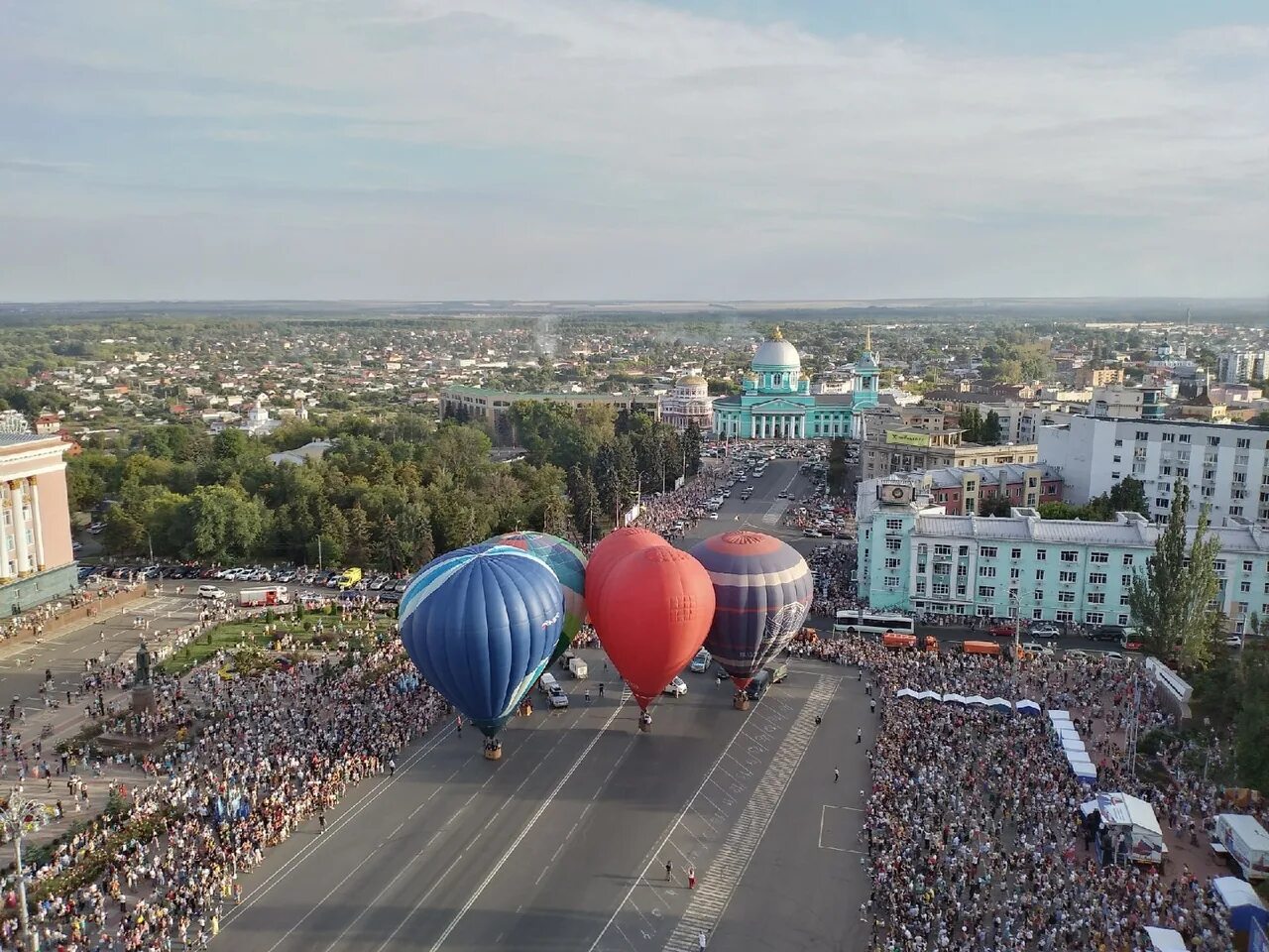 Население курска на 2024. Театральная площадь Курск. Курск население. День города Курск. Курск фото.