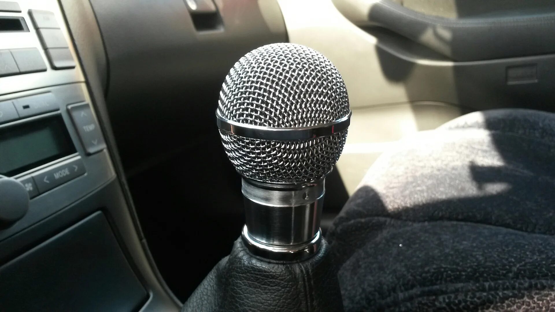 Оригинальные ручки кпп. Рычаг кпп nardi. Оригинальные ручки кпп. Необычные ручки коробки передач. Ручка переключения передач mercedes w203.